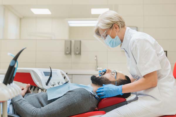 Reasons To Go To A Root Canal Specialist For Treatment